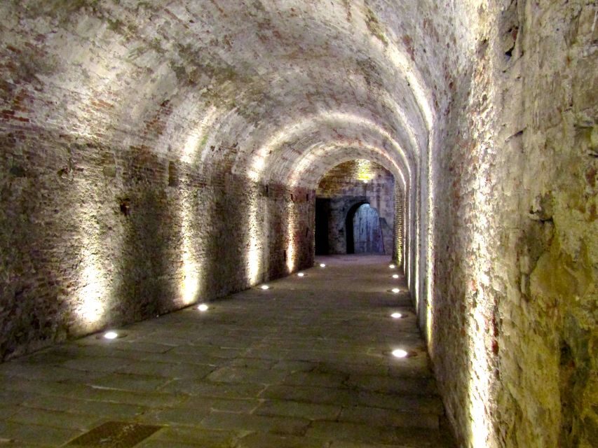 Lucca: Guided City by Night Walking Tour - San Frediano Basilica: the golden mosaic moment