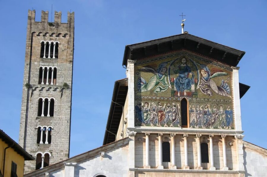 Lucca: Guided Walking Tour - Entering Lucca’s old streets with a plan