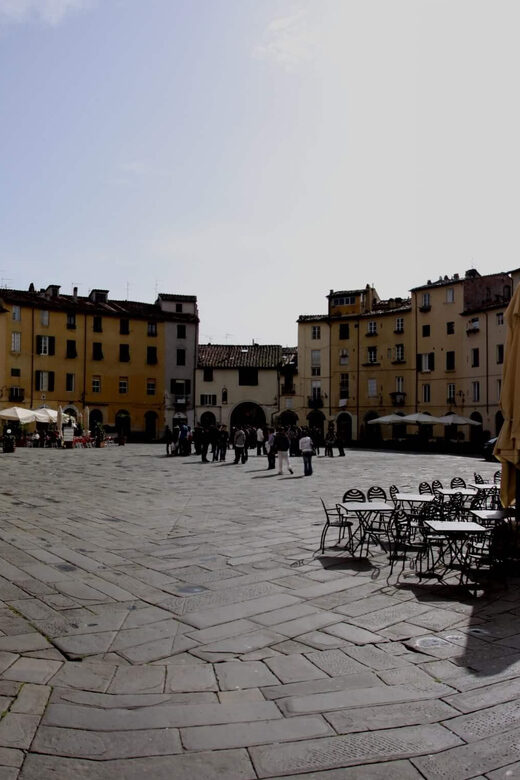 Lucca: Guided Walking Tour - San Frediano’s façade: more character, more clues