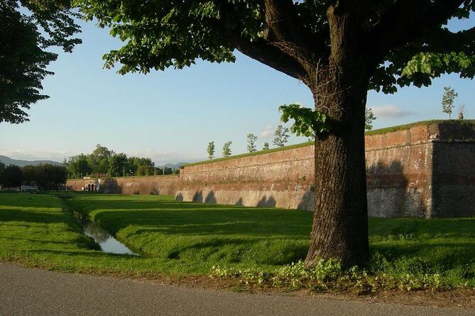 Lucca Highlights Private Walking Tour - Lucca’s Landmarks Make Sense When Someone Puts Them in Order