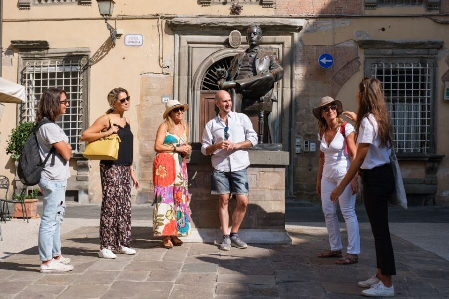 Lucca: Morning Food Tour with Snacks and Coffee - Getting started near the Lucca train station (and finding your guide)