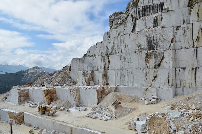 Lucca Private Day Trip to Pietrasanta and the Cararra Marble Quarries - How the private driver keeps the day from turning into a race