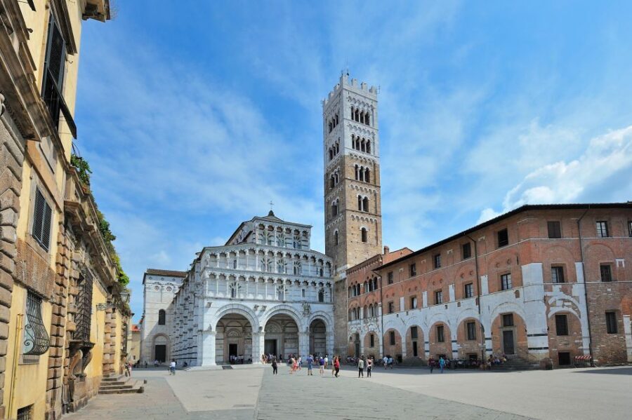 Lucca: Private Guided Walking Tour - Piazza Anfiteatro: A Main Square with a Past