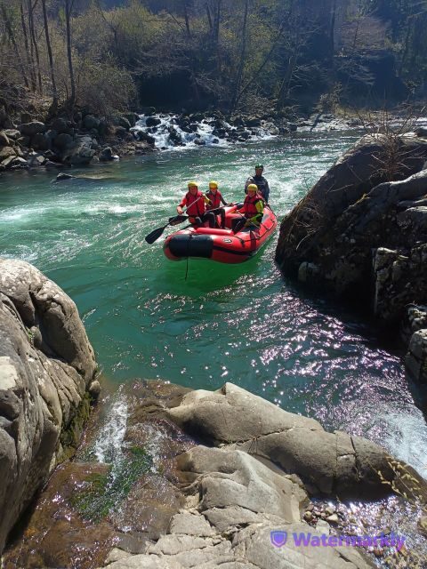 Lucca: Rafting Adventure - On the river with a rubber dinghy: slides, splashes, and guide-led control