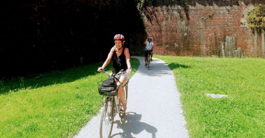 Lucca Sightseeing Tour by E-bike or City bike - Meeting at Tourist Center Lucca: where the tour starts and how it flows
