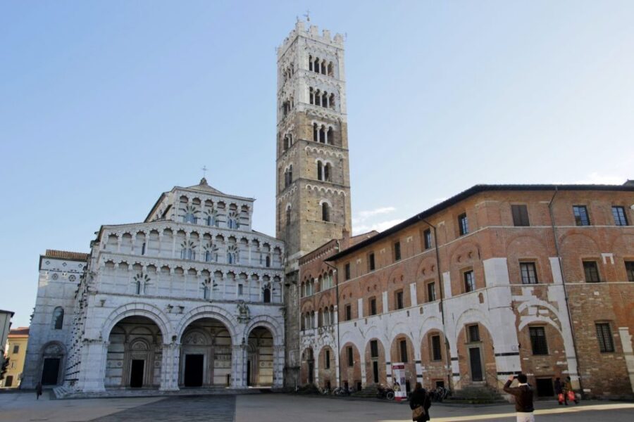 Lucca Sightseeing Tour by E-bike or City bike - Safety and comfort: the pace is the hidden luxury