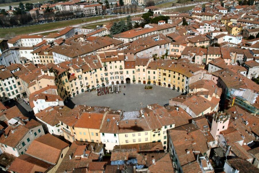 Lucca Sightseeing Tour by E-bike or City bike - Antique-shop streets, Via del Battistero, and Cattedrale San Martino