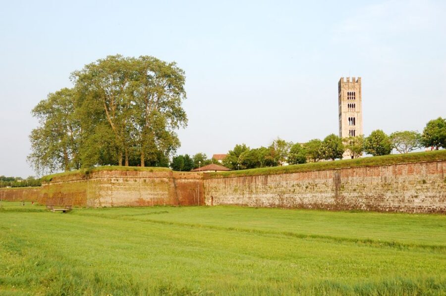 Lucca Sightseeing Tour by E-bike or City bike - City bike in the morning, e-bike in the afternoon: which should you pick?