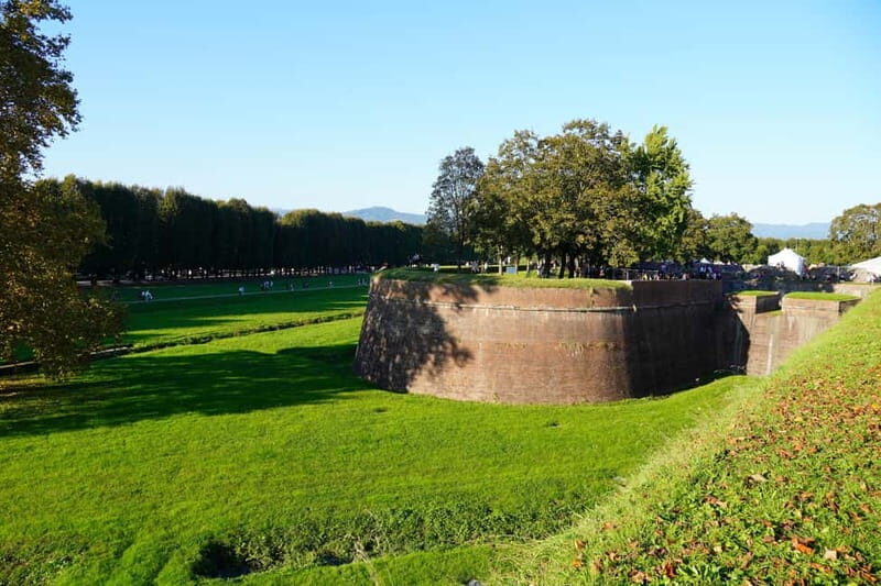 Lucca: walking tour. City center, San Martino, San Frediano - Starting at the Piazza dell’Anfiteatro area (Pane & Vino) and getting oriented fast