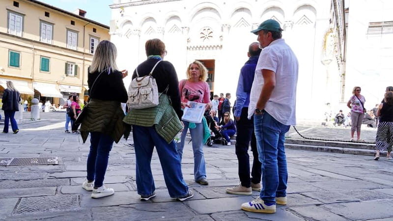 Lucca: walking tour. City center, San Martino, San Frediano - Via Fillungo: the shopping street, aperitif mood, and the Lucida Mansi legend