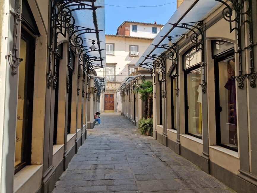 Lucca: walking tour. City center, San Martino, San Frediano - San Martino Cathedral: Volto Santo, Tintoretto, and Ilaria del Carretto