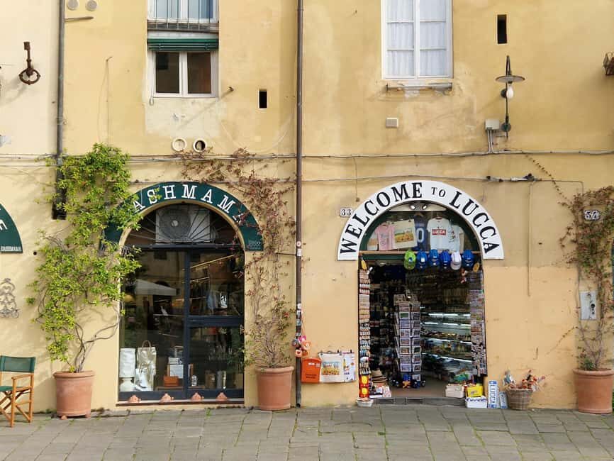 Lucca: walking tour. City center, San Martino, San Frediano - Renaissance walls and the Holy Face procession route