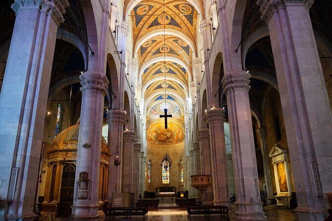 Lucca: Walking tour to discover the city of 100 churches - Walking the Renaissance walls: UNESCO views with a real purpose