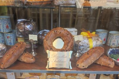 Lucca’s Ultimate Food Tour: Full Tuscan Meal by Do Eat Better - Stop 1: Chiesa di San Michele in Foro and buccellato’s anise sweetness