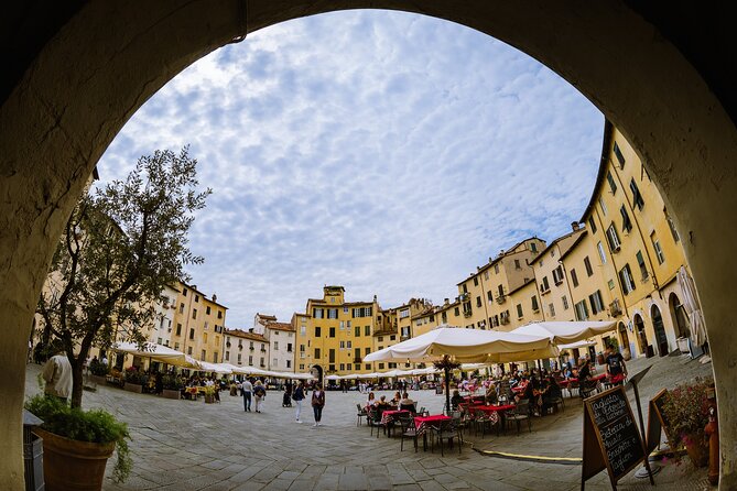 Lucca’s Ultimate Food Tour: Full Tuscan Meal by Do Eat Better - Stop 3: Piazza San Michele cold cuts plus red wine
