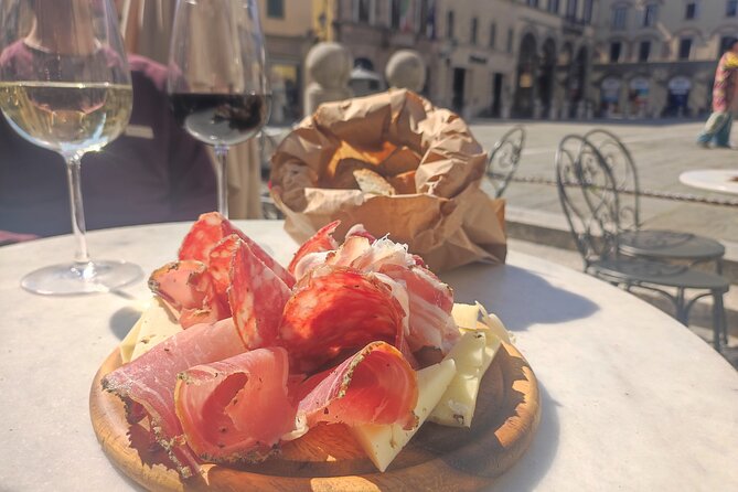 Lucca’s Ultimate Food Tour: Full Tuscan Meal by Do Eat Better - Stop 4: Via Buia and cecina, the warm chickpea street-food bite