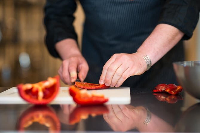 Market Food Tour in Florence + 4 courses lunch Cooking Class - Lunch flow and wine: how the meal is actually handled