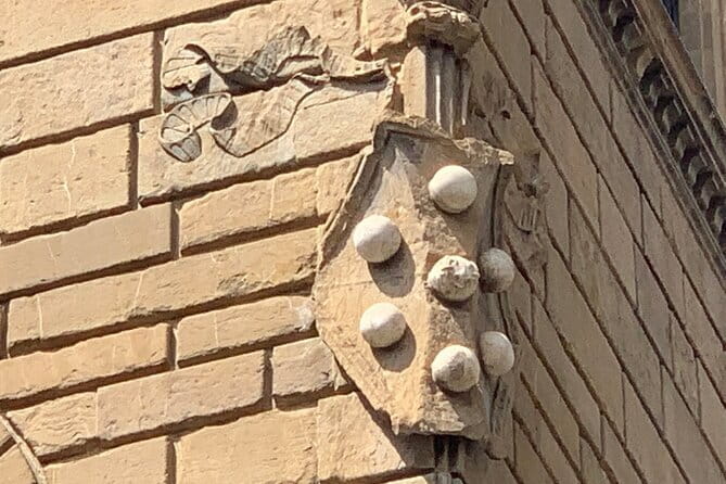 Medici family -Guided city walking Tour - Exterior stops: first residence, then the last one across the river