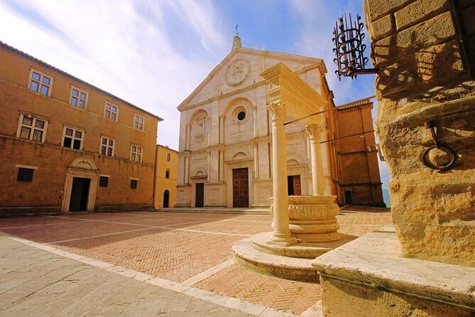 Medieval Tour in Monteriggioni and Val d'Orcia from Florence - Pienza: Renaissance Urban Planning on a Hilltop