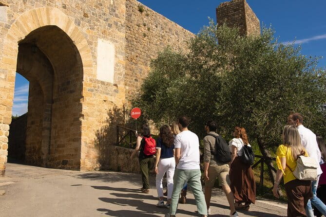 Medieval Tour in Monteriggioni and Val d'Orcia from Florence - Monteriggioni: Fortified Walls and a Town Built for Defense