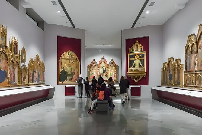 Michelangelo’s David Statue Fast Track Tickets - Guided tour vs audio app: choosing the right level of company