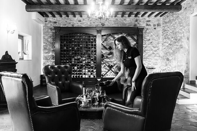 Montalcino: Cellar Tour, Brunello Tasting and Appetisers - Pace, group size, and English service: what your 90 minutes will feel like