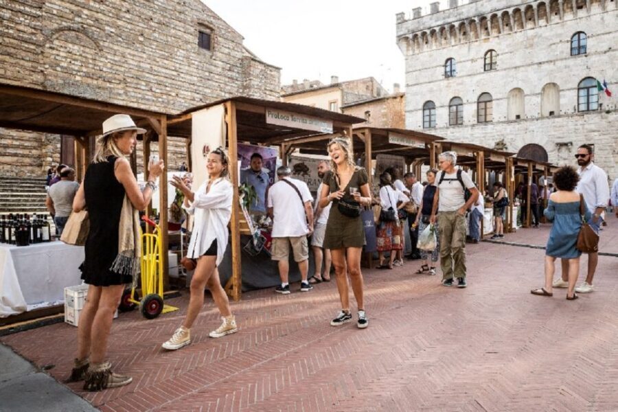 Montepulciano: Guided Walking Tour and Food Tasting - Practical logistics that affect your enjoyment