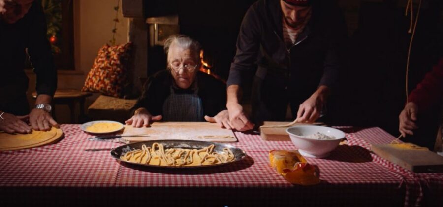 Montepulciano: Italian Cooking Class at a Tuscan Farm - A Tuscan farmhouse setting and small-group pace
