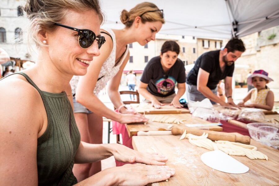 Montepulciano: Pasta-Making Class with Tasting and Wine - The meal and wine: eating with your hands still in mind