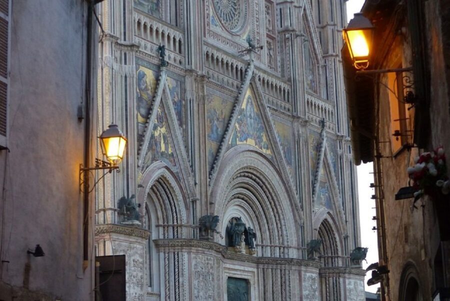 Orvieto: 2-Hour Cathedral and Underground Tour - The underground pivot: walking to Pozzo della Cava