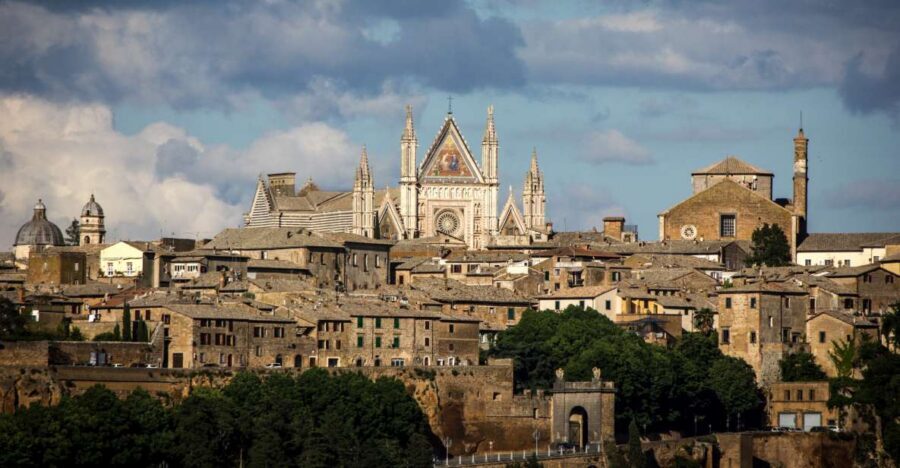 Orvieto: Old Town Guided Walking Tour - Following the Tuff Streets: Why Orvieto Looks the Way It Does