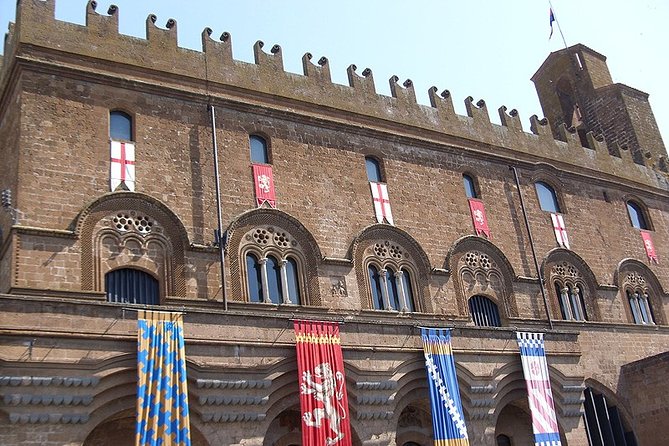 Orvieto, the Cathedral with golden mosaics and the medieval city – Private Tour - Orvieto Duomo’s golden facade: the quick wow factor