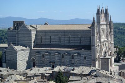 Orvieto, the Cathedral with golden mosaics and the medieval city – Private Tour - Entering the Duomo: frescoes you’ll actually understand