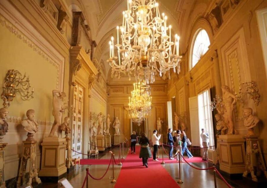 Palatina Gallery and Pitti Guided Tour in Florence - Royal Apartments of the Palazzo Pitti: the “life behind the art” stop