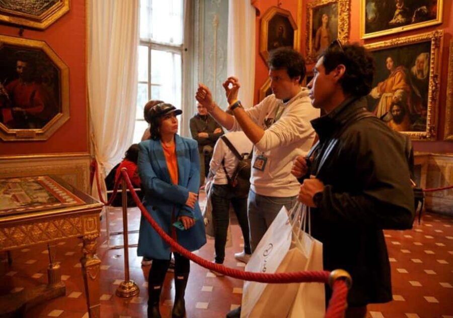 Palatina Gallery and Pitti Guided Tour in Florence - Entering Palazzo Pitti: why this palace context matters