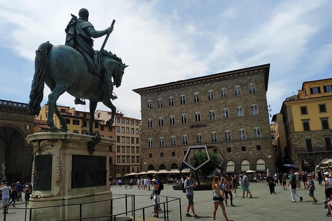 Palazzo Vecchio in Florence - The Salone dei Cinquecento: the fresco room that anchors the story