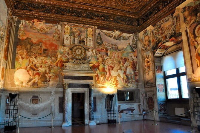 Palazzo Vecchio Morning Guided Tour - Small Group - Palazzo Vecchio power center: from Roman ruins to Medici control