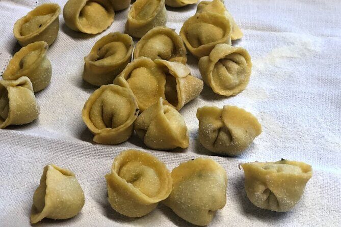 Pasta and Pizza cooking class in Cortona - Price in context: what you pay for at $162.21 per person