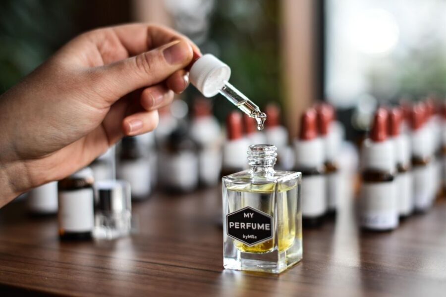 Perfume Creating Workshop in the city center - The Real Engine: A 6-Person Workshop With a Master Perfumer