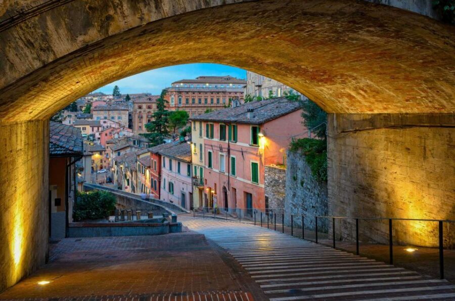 Perugia: City Private Walking Tour and food tasting - Where you meet: Italia Square and a fast start