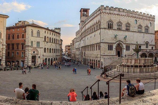 Perugia Highlights Private Tour with Local Guide - Start at the Arco Etrusco: your bearings and your first view