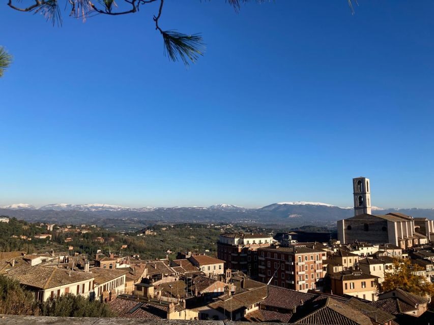 Perugia: Old Town Walking Tour, Piazza IV Novembre - Finding the meeting point at St. Lawrence Cathedral cloister (not the church)