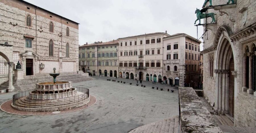 Perugia: Private City Tour with Rocca Paolina and Cathedral - Porta Marzia: a gate that turns the tour outward