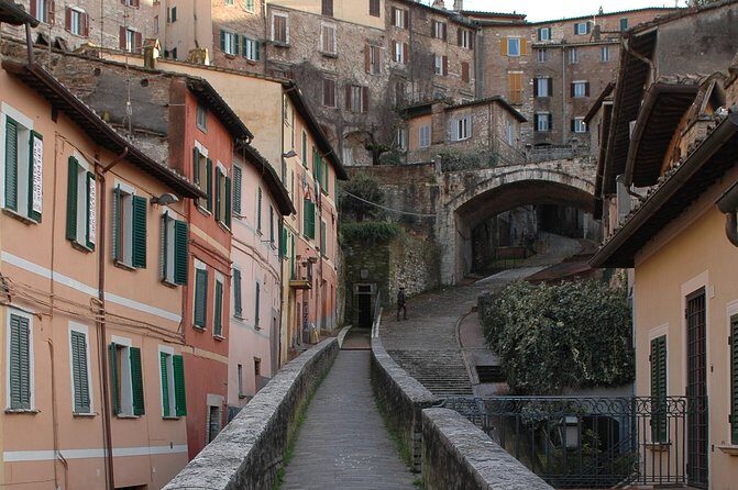 Perugia Private Walking Tour with licensed guide - Arco Etrusco (of Augustus): the short but high-impact wall-door moment