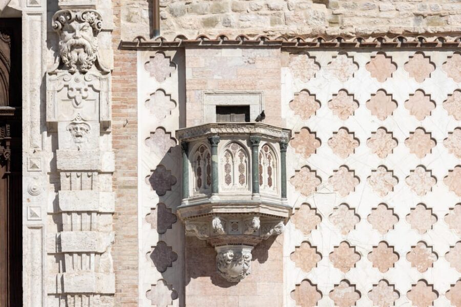 Perugia: San Lorenzo Cathedral Audioguide Tour - Step inside San Lorenzo: what makes this visit click