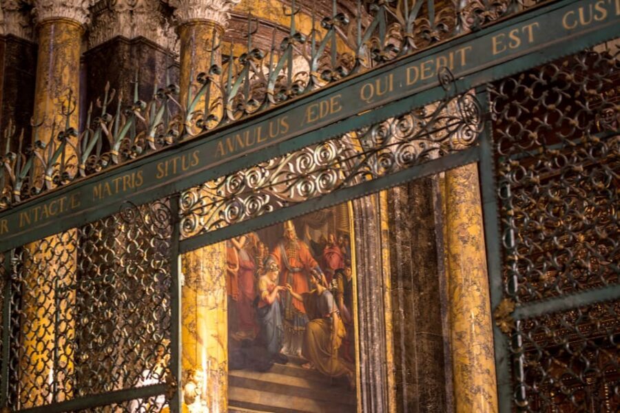 Perugia: San Lorenzo Cathedral Audioguide Tour - Inside San Lorenzo: the architecture you can actually read