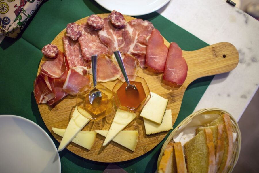Perugia: Traditional Umbrian Food Guided Walking Tour - Guides Make or Break It (And This One Leans Strong)