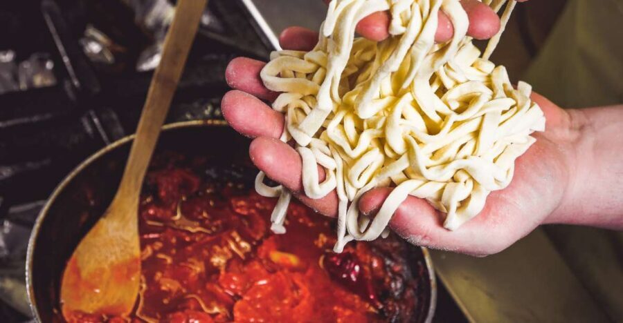 Perugia: Traditional Umbrian Food Guided Walking Tour - Piazza Italia Meets You Right in the Middle of Things
