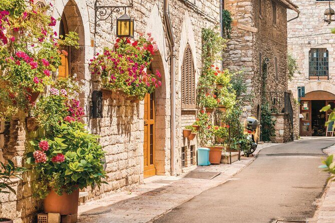 Perugia Walking Tour with Audio and Written Guide by a local - The Etruscan Gate: starting with a big landmark