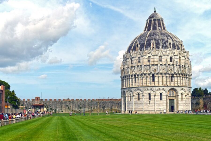 Pisa: 1.5-Hour Small Group Leaning Tower Tour with Tickets - Key things you’ll notice right away